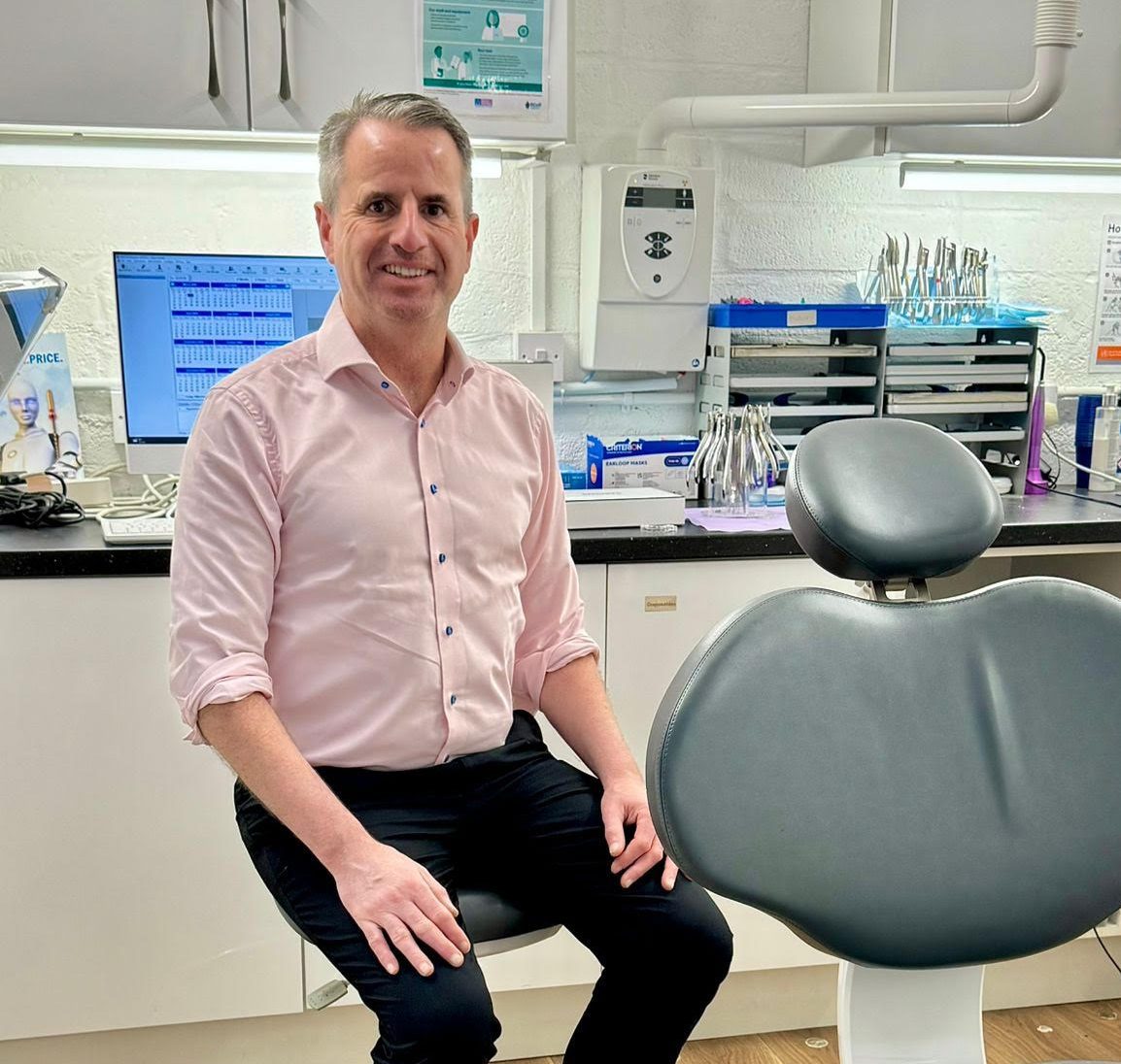 Dr Ronan Perry